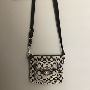 ** EVERYTHING $10 ** Small Coach Crossbody Bag!